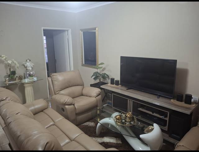 2 BEDROOM APARTMENT FOR SALE IN COMMERCIA